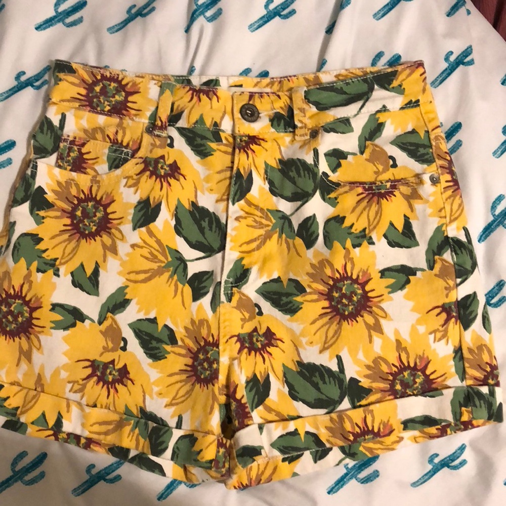 Bullhead sunflower mom shorts